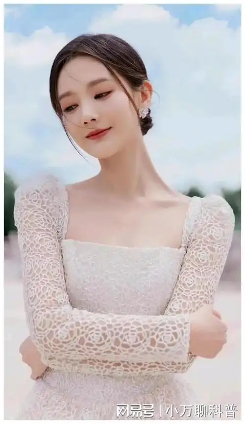 李一桐不仅长相甜美,演技也在线,难怪能够收获这么多观众的喜爱.