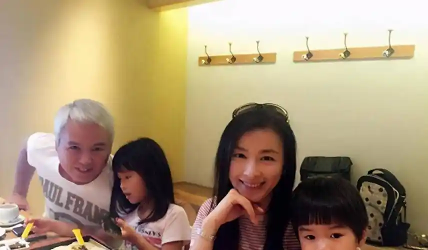 张庭女儿回应争议,她不丑,但很接地气_孩子_妈妈_漂亮