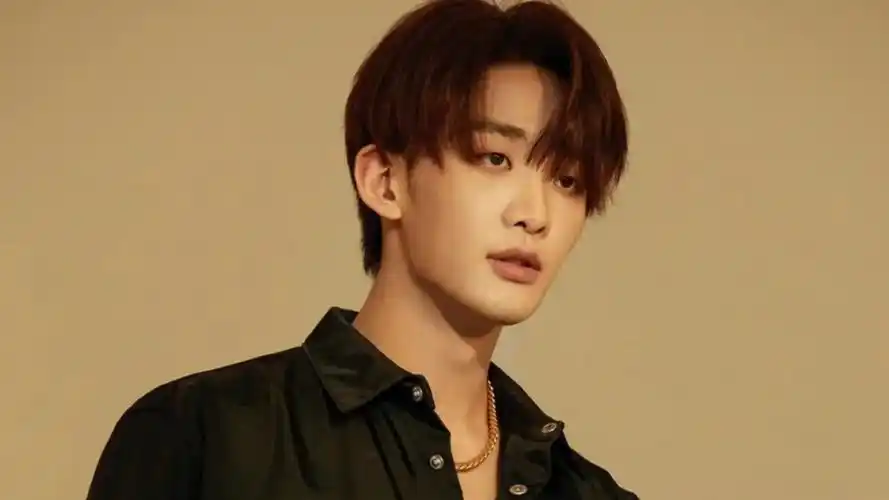 王赫野:靠《大风吹》爆红,实力歌手给他做陪衬,背后推手竟是它