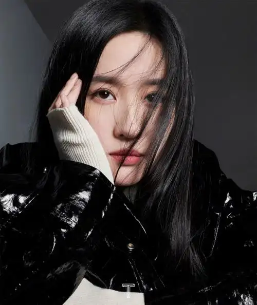 上游时尚|刘亦菲穿着lv秋冬服饰登封,酷飒黑长直演绎秋冬摩登型格