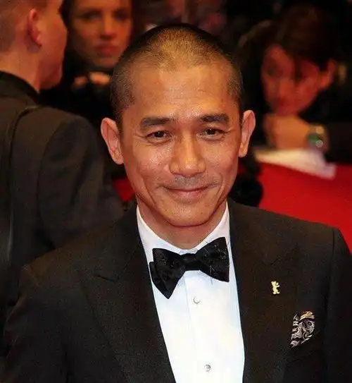 贾乃亮圆寸陈伟霆圆寸李易峰圆寸梁朝伟圆寸都没有他霸气