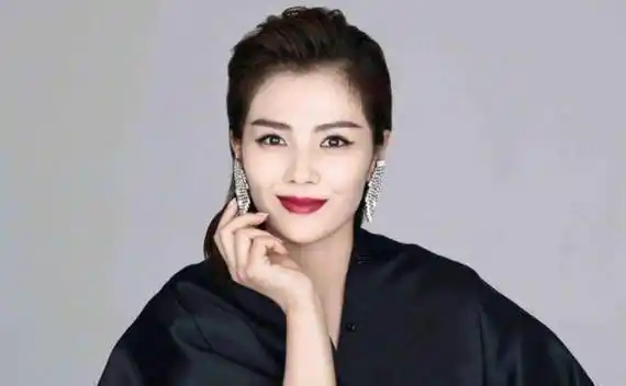 刘涛嘴瓢出镜卖大米脱口而出小国外紧急大笑化解尴尬