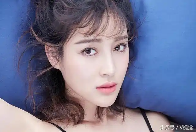 傅晶《落地,请开手机》中饰 李小晚.