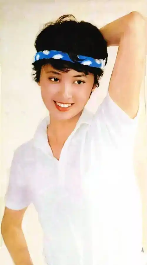 67岁女儿国国王朱琳年轻时美貌不输林青霞如今家庭幸福