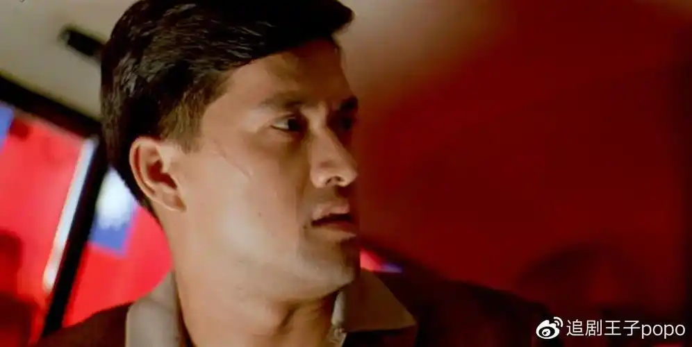 与吕乐,蓝刚是同期的警员,但陈志超较早坐上总探长的位置,后来还成为"