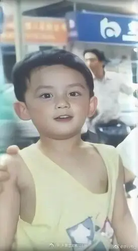 吴磊光头照, ai修复