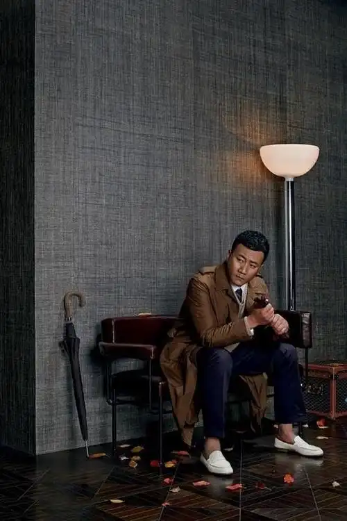 肌肉男:胡军眼神冷峻,亦正亦邪的荷尔蒙气息一触即发-小虾米