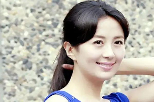 宋林静和杨童舒对比照片于和伟的老婆是谁