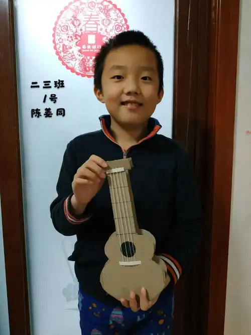 小朋友们动起手来,废物利用,自制小乐器,赶走疫情的阴霾,注入春天的