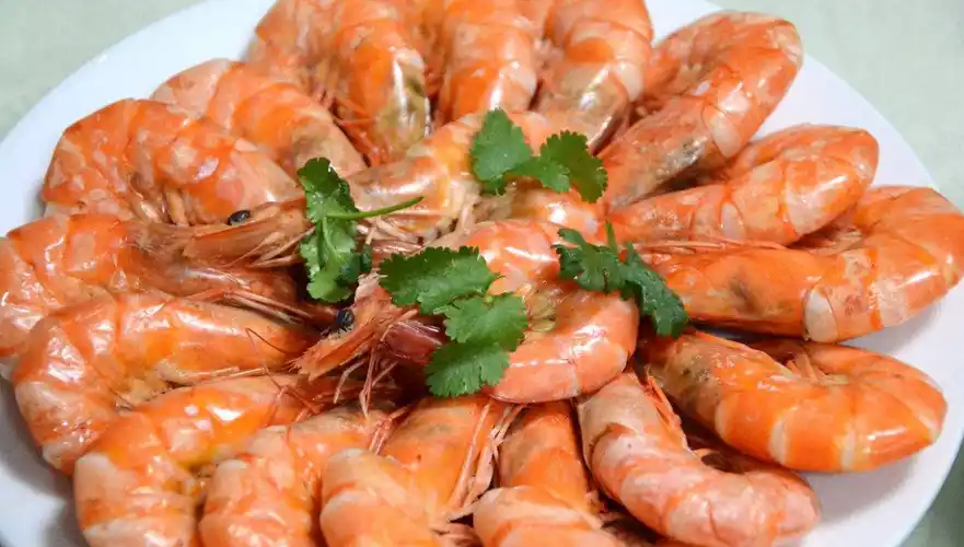 水煮虾此做法我家1周做7次,几分钟就搞定,连老外都赞不绝口!