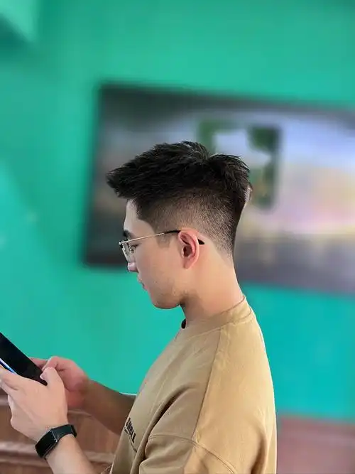 男士短发飞机头