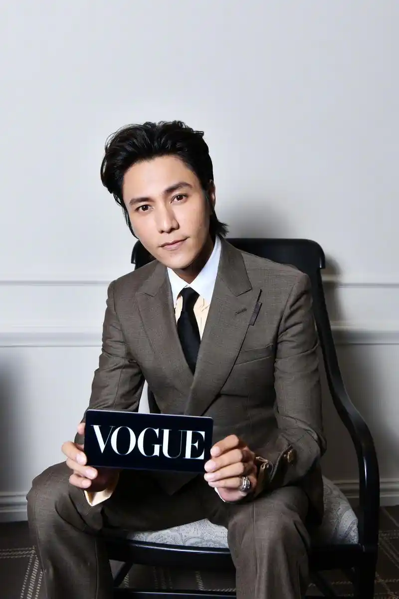 褐色双排扣西服 大背头的英伦绅士帅到大家木有.