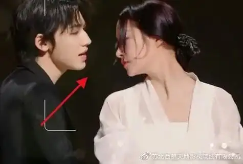 关晓彤跳舞时差点亲到宋亚轩男方救场方式让导演懵了不愧是李飞教