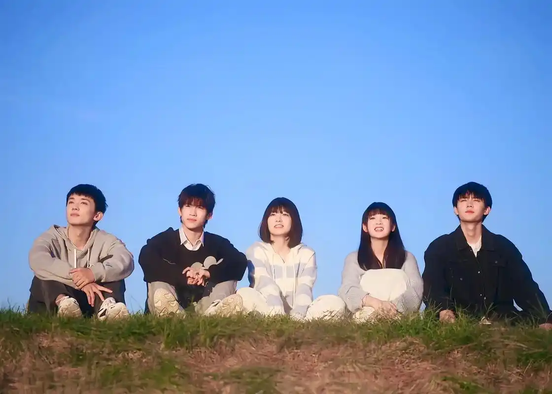 当我飞奔向你.附中f5合照背景图 #当我飞奔向你 #背景图  - 抖音