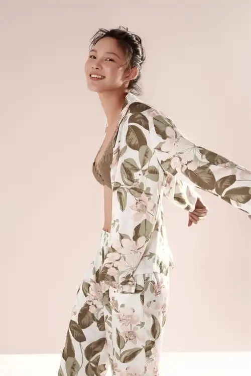 摄影师李清凯的肖像写真作品《内衣拍摄》