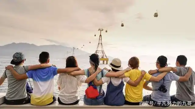 导读"朋友一生一起走,那些日子不再有,一句话,一辈子,一生情,一杯酒"