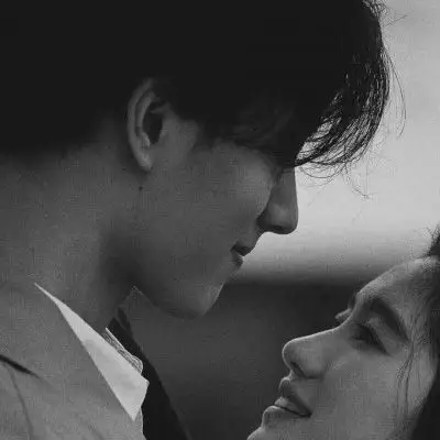 情侣头像黑白系最新版 高冷气质情侣黑白头像一男一女 - 情侣头像