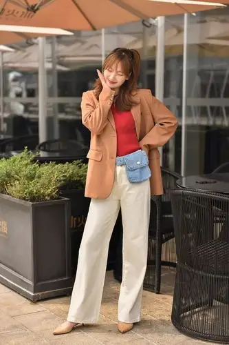 西装搭配阔腿裤的组合而且真的显腿长内搭卫衣十分青春陈小纭条纹西装