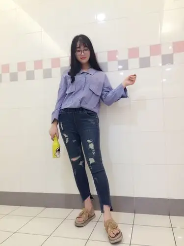 裤子弹力非常大,我身高170,体重120斤,大腿比较粗,裤子也可以穿呢,很