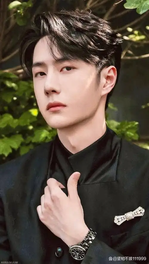 王一博热烈在地铁上练舞,一直努力就会成功,让自己成为一个惊叹号