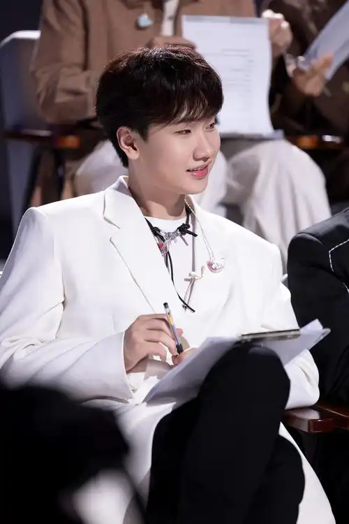 汪苏泷笑起来真好真温暖