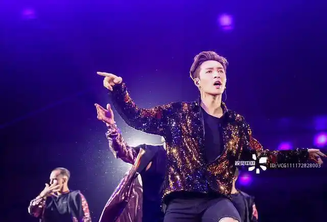 我们的小哥哥张艺兴,陈学冬,盛一伦,等一众时尚弄潮儿献上劲歌热舞,看