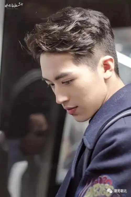 男生夏季流行两边铲发型清爽又帅气这四款很值得去剪