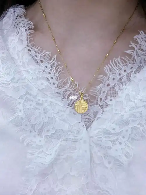 周大福福牌吊坠