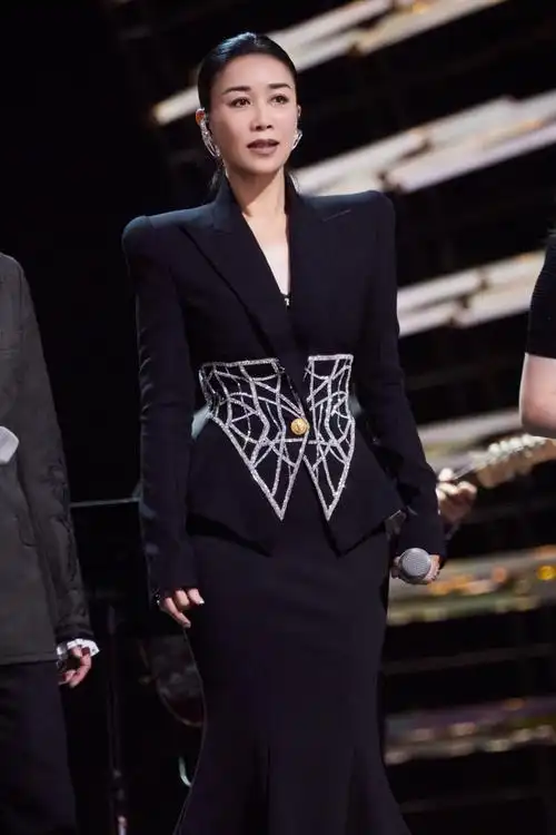 被彻底冷落,《声生不息3》将那英的尴尬体现得淋漓尽致!