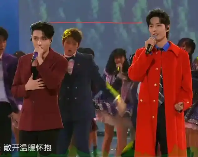 原创178张艺兴同框183肖战,但两人站在同一水平线,真实身高一目了然