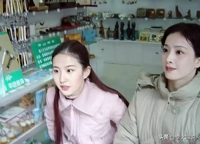 刘亦菲母亲刘晓莉:长得比女儿还漂亮,两婚两离,65岁单身也幸福_生活