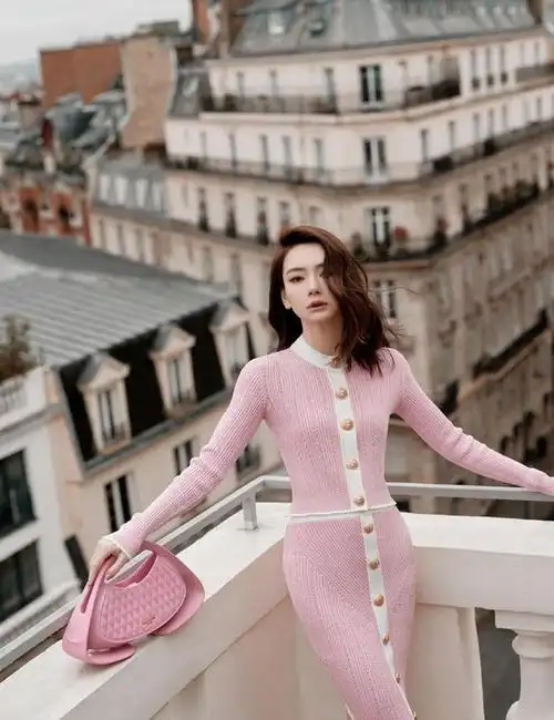 戚薇生完二胎的状态太好了,像没怀过一样,网友:有钱真好啊