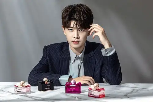 任嘉伦(国超)菲拉格慕伊人系列代言 cr:… - 高清图片,堆糖,美图壁纸