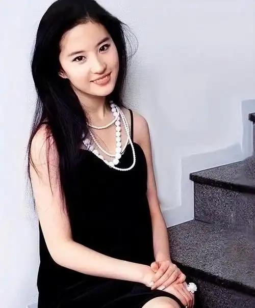 北京时间11月7号下午著名演员刘亦菲最新消息