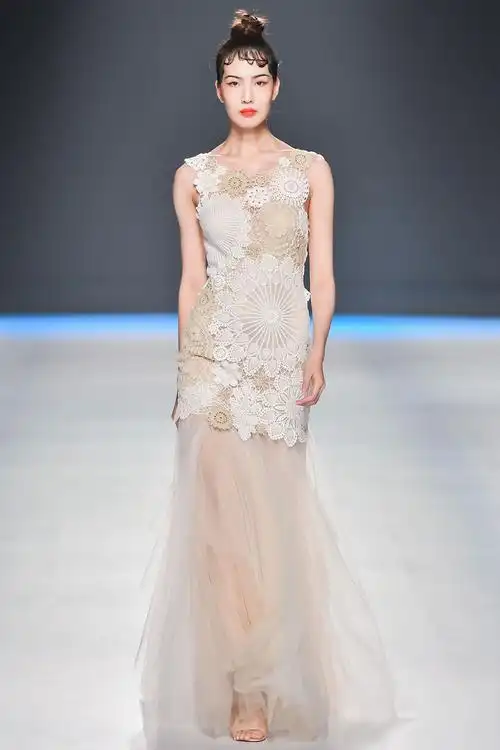 "非遗新造"点亮广州,15名服装设计师携五大非遗联袂走秀