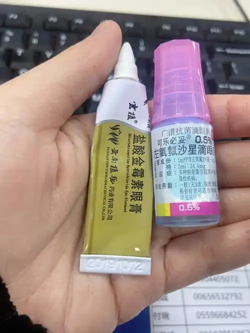 麦粒肿  #麦粒肿怎么办第一天早上醒过来,发现眨眼睛超痛,照镜子发现