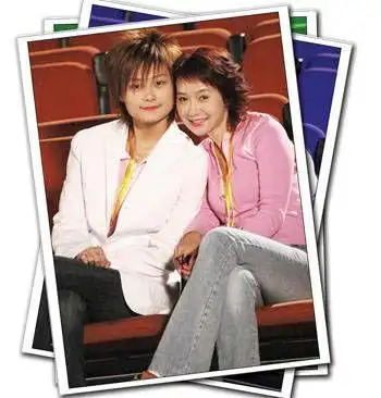 李宇春自曝恋情 左手食指戴戒指晒幸福(6)