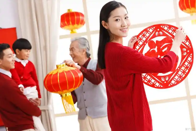 9/24/2016咖啡吧      我们过年所贴的春联有两副直联一幅横联,对联的