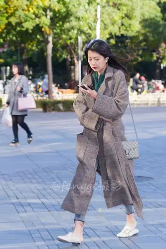 北京街拍深秋寒流来袭三里屯时尚潮人温度不减