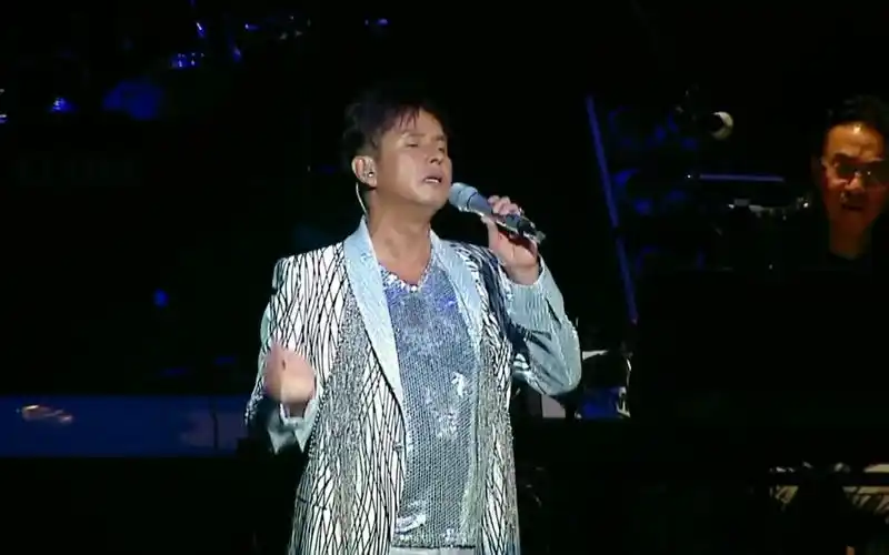 谭咏麟 - 有泪不轻流 2010再度感动演唱会