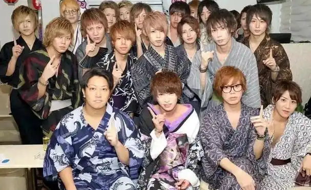 日本牛郎街头被榜一小姐姐捅伤女生半年内豪掷1800万日元