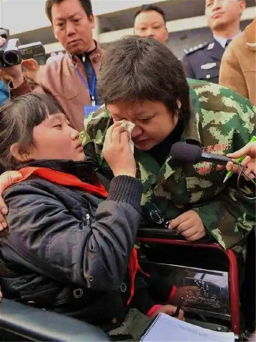 官方打脸!韩红被实名举报私吞5亿善款,究竟动了谁的"蛋糕"?