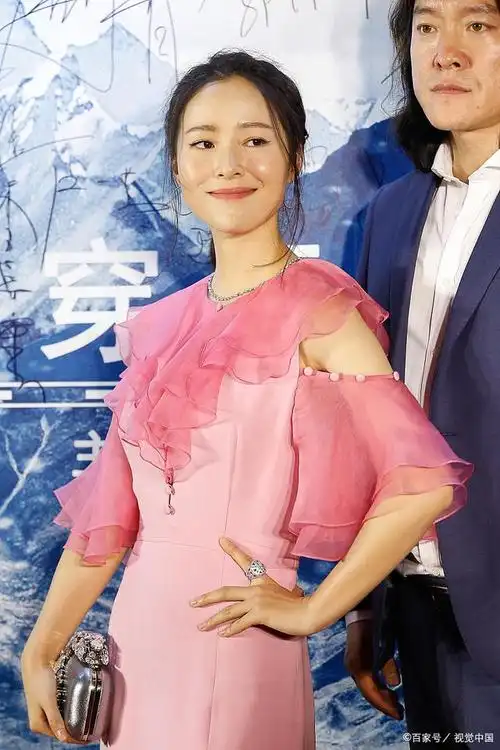 娱乐圈,一个充满了明星们争夺资源的舞台.