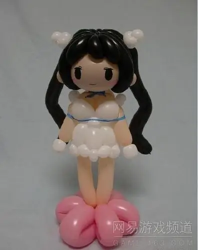 日推上,一位网友用气球捏了一个赫斯缇雅,胸部太艺术了