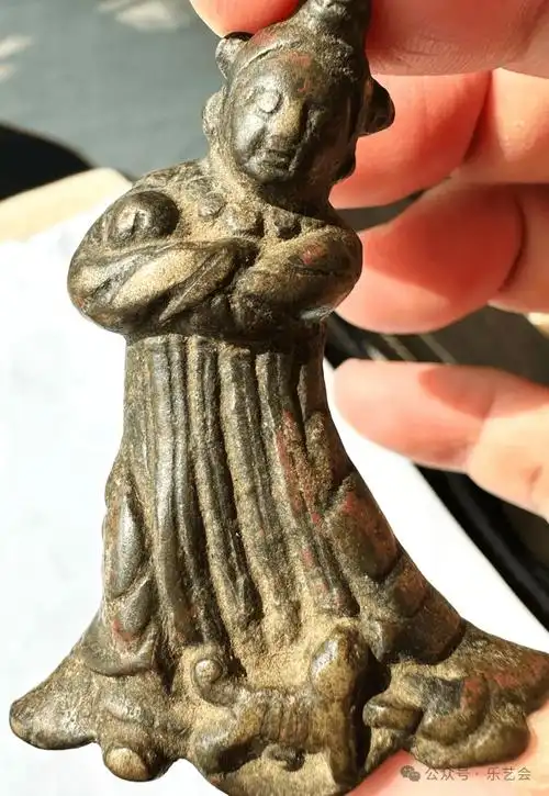 老赵 管月晖:《铜人中的蹴鞠与抛球乐:蹴鞠铜人系列谈之一》