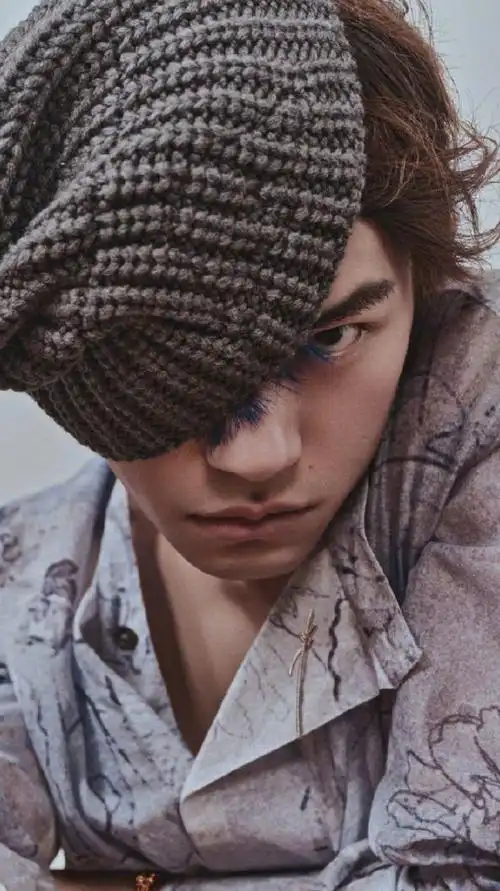 时尚芭莎三月刊封面##易烊千玺时尚芭莎开季封面