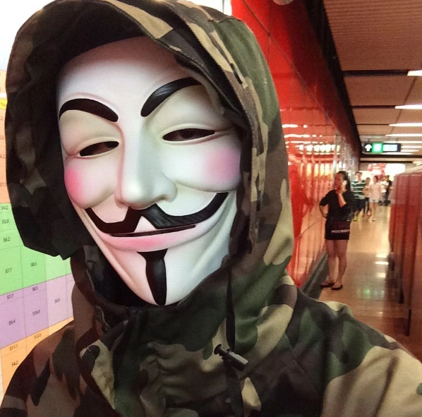 选择这款面具的你,你是一个双重性格的人,但是平时的你基本都不会表现