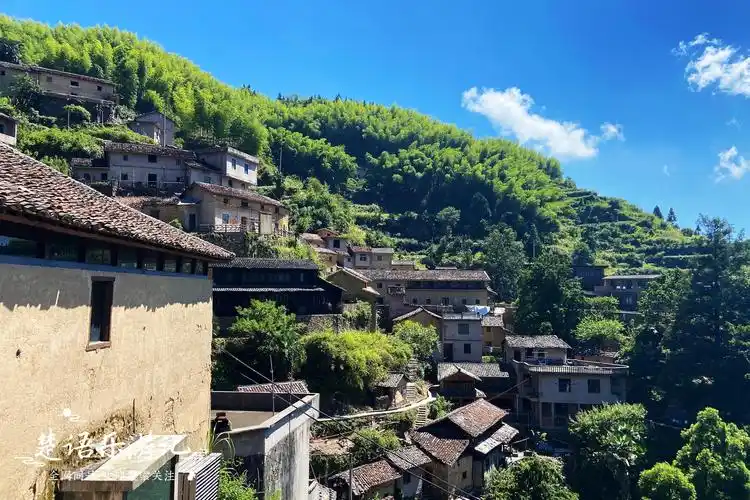 丽水松阳建在悬崖上的古村落