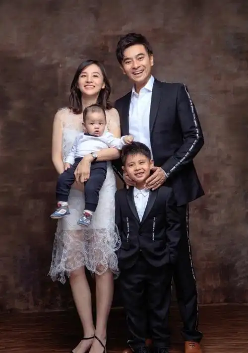 与五婚导演谈恋爱,因性感一炮而红,宋佳:我只取悦我自己