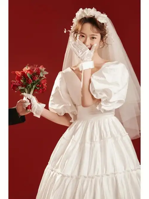 时尚轮回我的室内红色轻复古婚纱照也太美